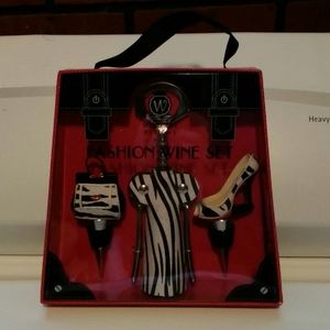 NWOT Fashion Wine Set